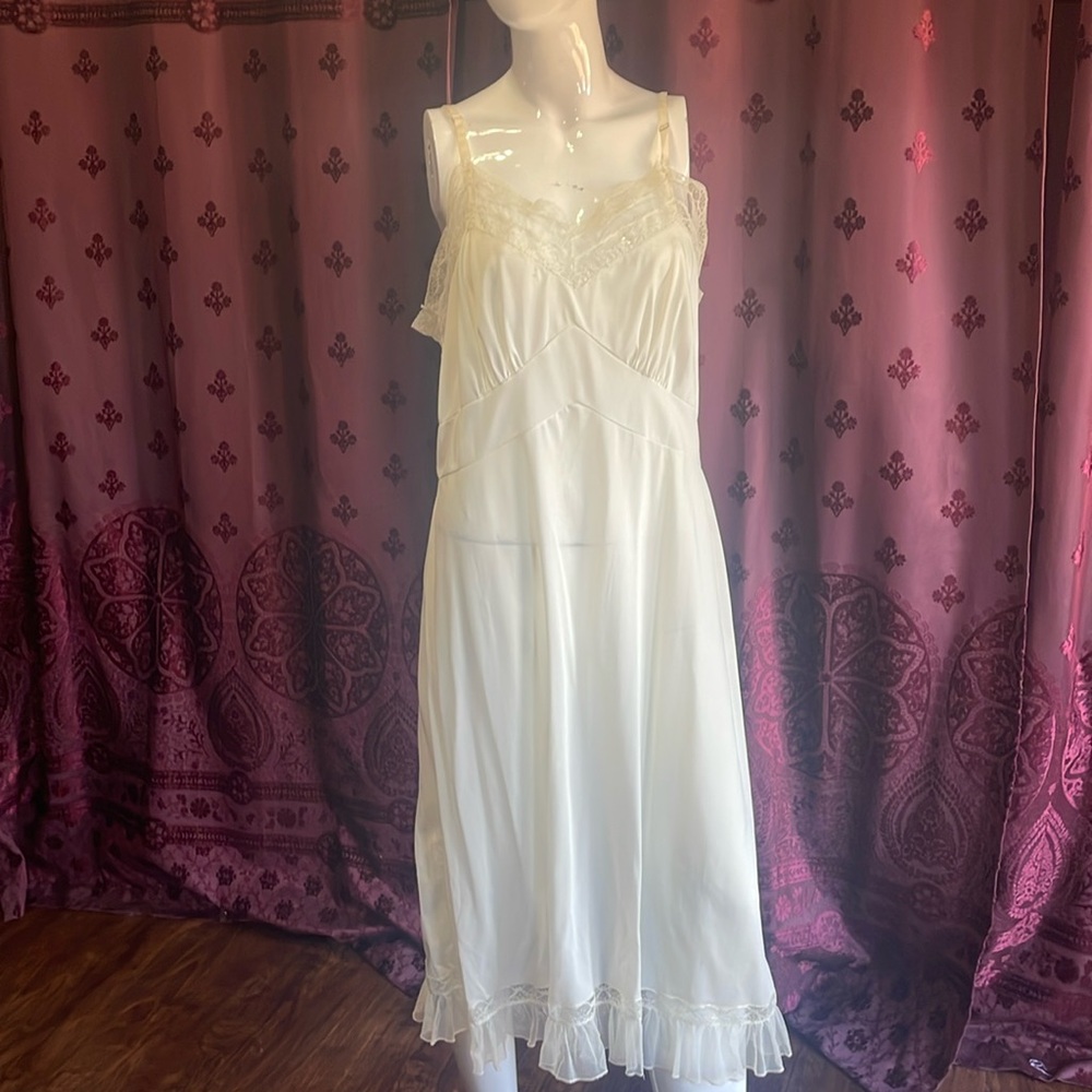 Vintage Ivory Lace Trim Nylon Slip Dress Size Medium